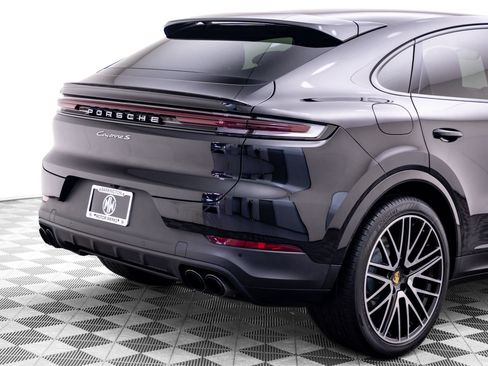 Used 2024 Porsche Cayenne S AWD/4WD image 38