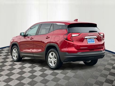 Used 2023 GMC Terrain SLE image 4