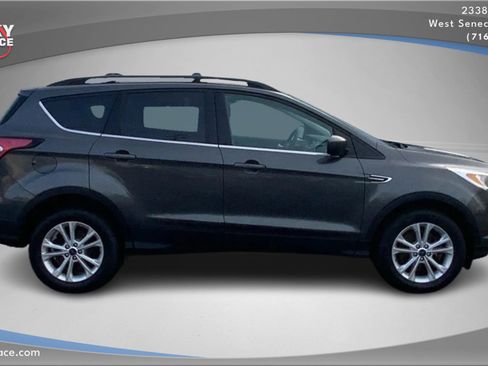 Used 2018 Ford Escape SE image 4