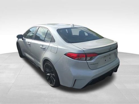 Used 2025 Toyota Corolla SE FWD image 3