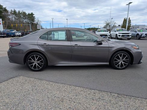 Used 2023 Toyota Camry SE FWD image 6