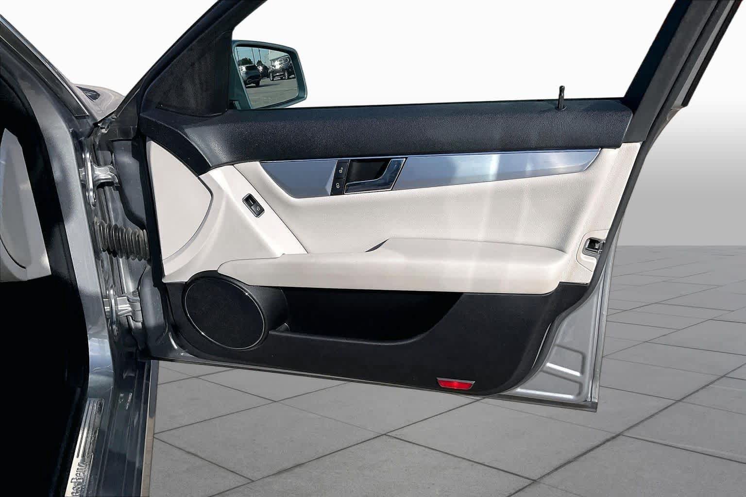 Used 2011 Mercedes-Benz C 300 Sedan image 22