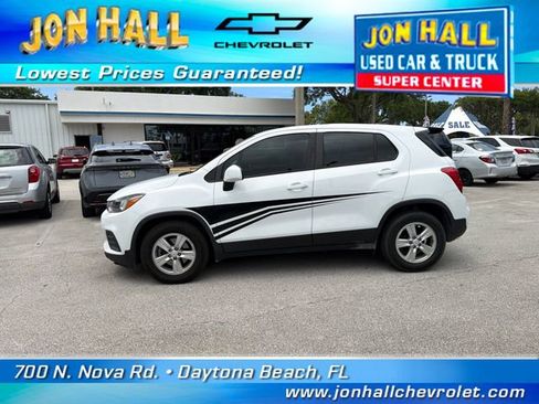 Used 2021 Chevrolet Trax LS FWD image 4