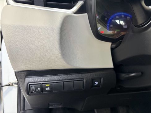 Used 2022 Toyota Corolla LE image 17