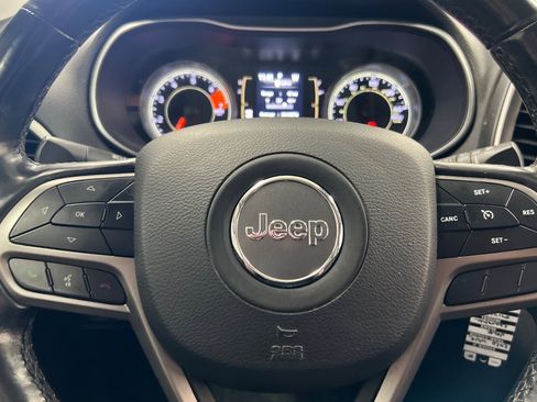 Used 2020 Jeep Cherokee Latitude w/ Cold Weather Group image 21