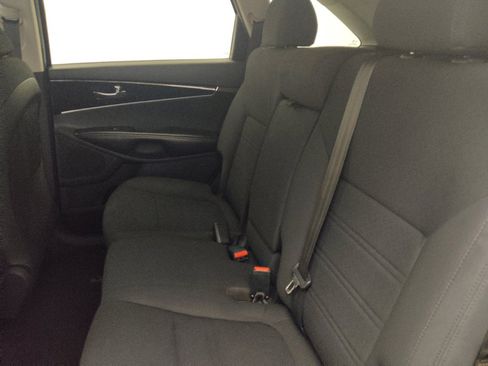 Used 2019 Kia Sorento L FWD image 18