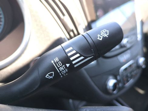 Used 2020 Chevrolet Malibu LT FWD image 25