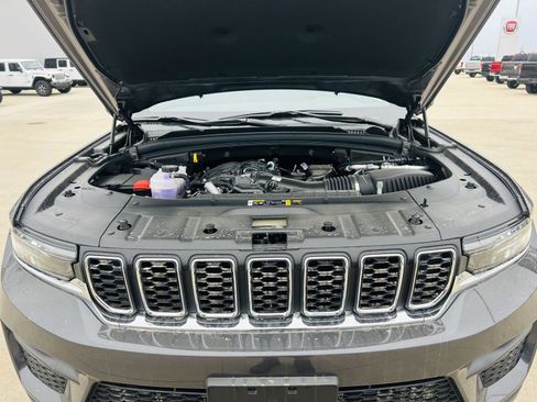 New 2025 Jeep Grand Cherokee Laredo X w/ Luxury Tech Group I image 42