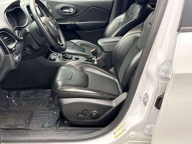 Used 2019 Jeep Cherokee Latitude Plus AWD/4WD image 11
