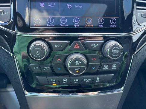 Used 2019 Jeep Grand Cherokee Limited AWD/4WD image 18