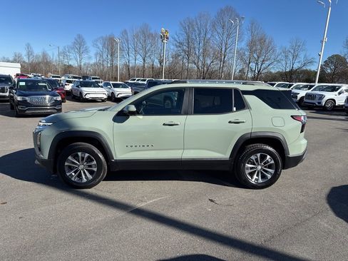 Used 2025 Chevrolet Equinox LT w/ Convenience Package II image 2