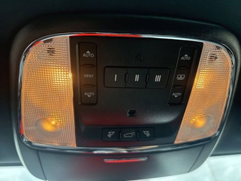 Used 2020 Jeep Grand Cherokee Overland AWD/4WD image 29