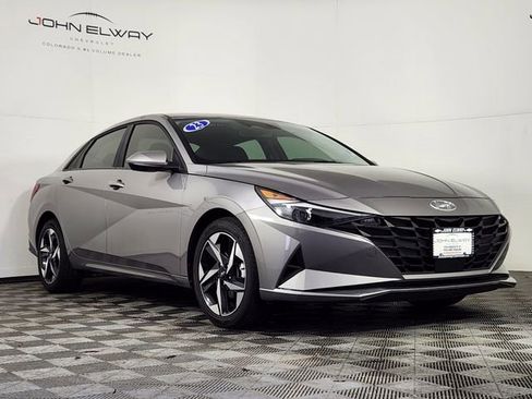 Used 2023 Hyundai Elantra SEL w/ Convenience Package FWD image 3