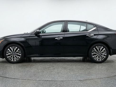 Used 2025 Nissan Altima 2.5 SV FWD image 5