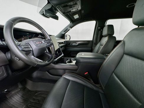 Used 2025 GMC Yukon XL AT4 w/ LPO, Floor Liner Package AWD/4WD image 19