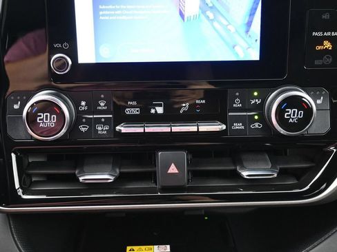 Used 2023 Toyota Highlander L AWD/4WD image 22
