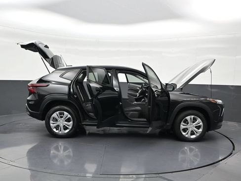 Used 2024 Chevrolet Trax LS FWD image 35