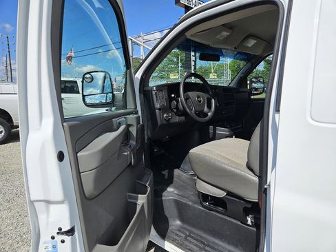 Used 2014 Chevrolet Express 1500 RWD image 9