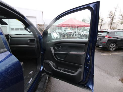 Used 2024 Nissan Titan PRO-4X w/ Pro-4x Convenience Package image 20