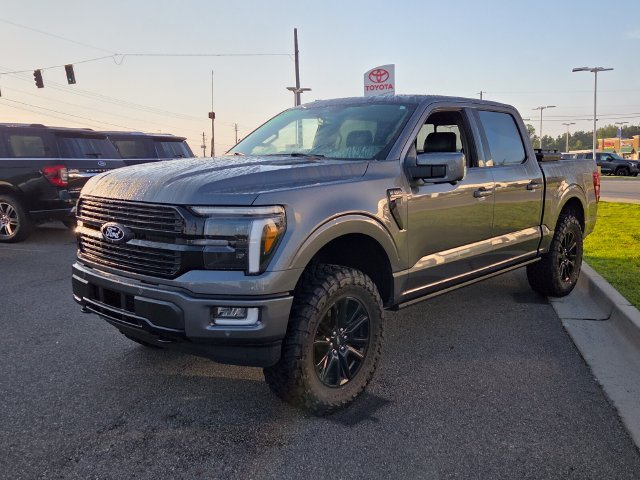 Used 2025 Ford F150 Platinum w/ FX4 Off-Road Package AWD/4WD image 3