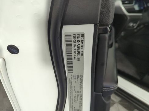 Used 2023 Jeep Grand Cherokee Altitude image 39