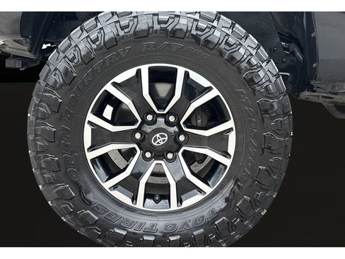 Used 2021 Toyota Tacoma SR AWD/4WD image 9