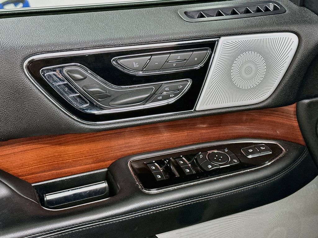 Used 2021 Lincoln Navigator Reserve w/ Luxury Package AWD/4WD image 19