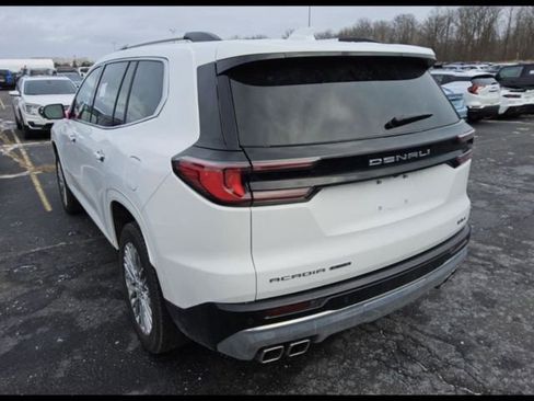 Used 2024 GMC Acadia Denali image 3