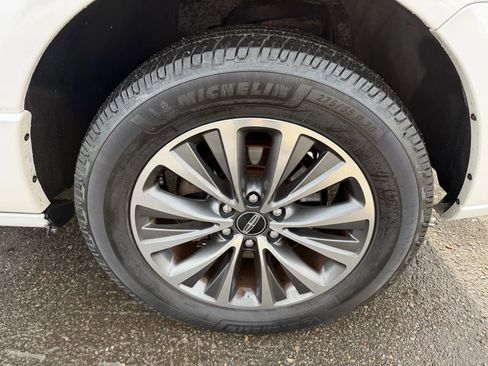 Used 2016 Lincoln Navigator Select image 13