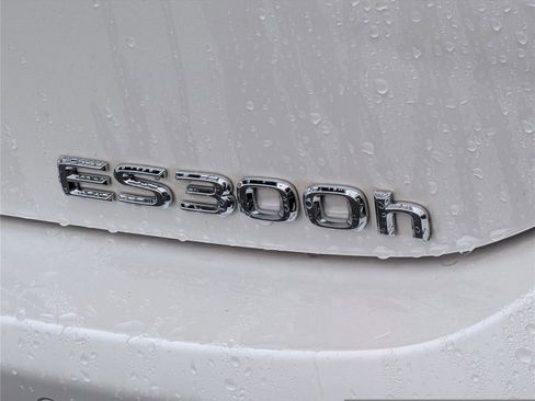 Used 2025 Lexus ES 300h w/ Technology Package image 9