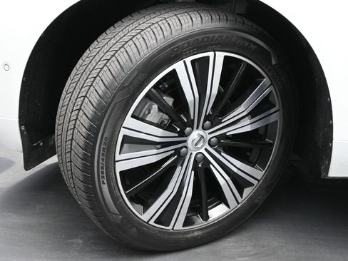 Used 2023 Volvo XC60 B5 Plus FWD image 18