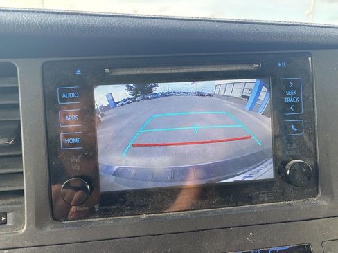 Used 2015 Toyota Sienna XLE Premium FWD image 21