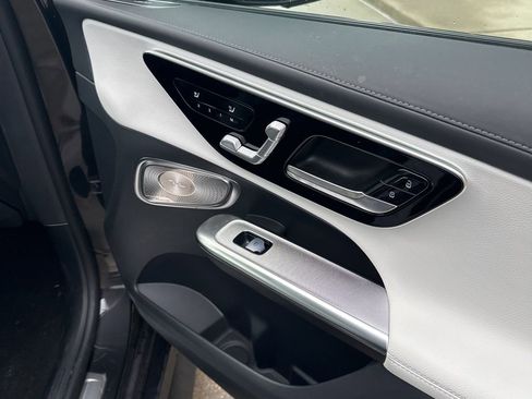 Used 2025 Mercedes-Benz GLC 300 4MATIC image 6