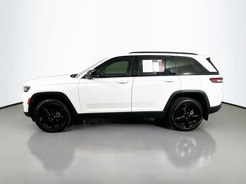 Used 2024 Jeep Grand Cherokee Altitude AWD/4WD image 5
