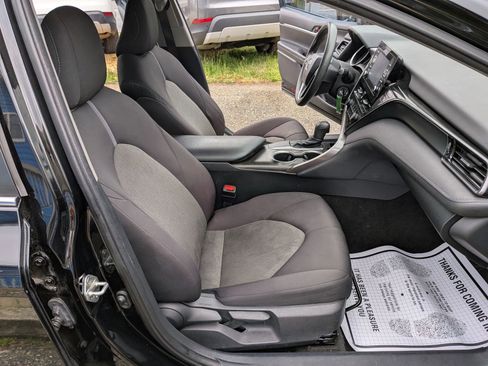 Used 2021 Toyota Camry LE FWD image 33