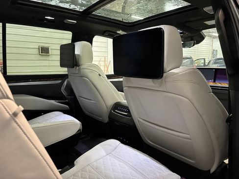 Used 2025 Cadillac Escalade Sport Platinum AWD/4WD image 35