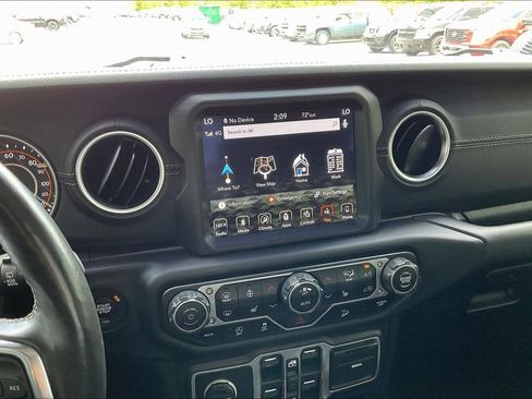 Used 2018 Jeep Wrangler Unlimited Sahara image 6