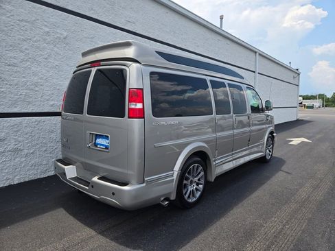 Used 2019 Chevrolet Express 2500 w/ Enhanced Convenience Package image 3