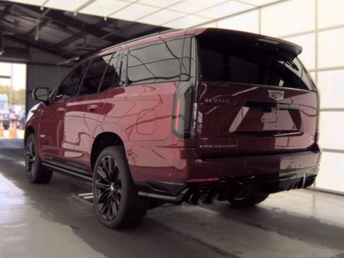 Used 2025 Cadillac Escalade V w/ LPO, Floor Liner Package AWD/4WD image 4