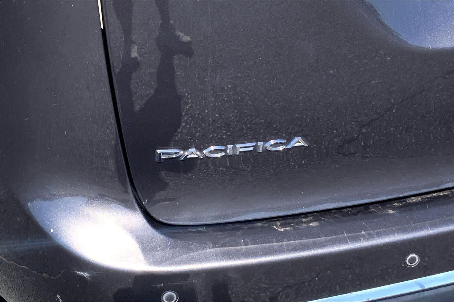 Used 2020 Chrysler Pacifica Limited FWD image 10