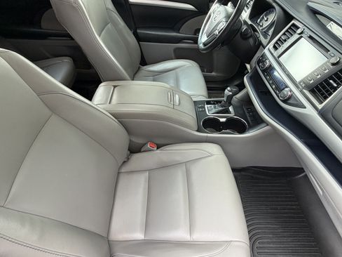 Used 2018 Toyota Highlander XLE FWD image 45