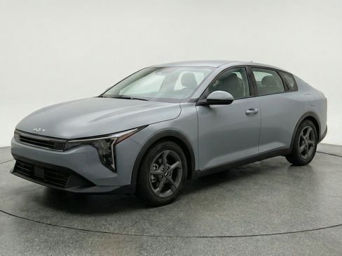 Used 2025 Kia K4 FWD image 3