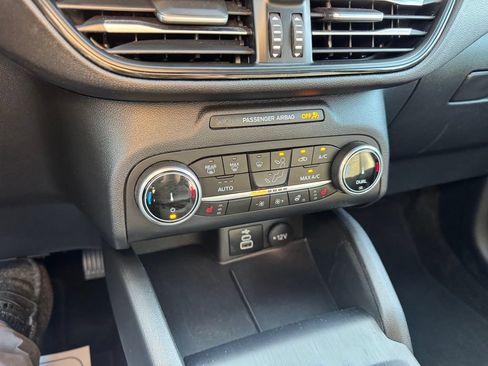 Certified 2025 Ford Escape ST-Line Select AWD/4WD image 11