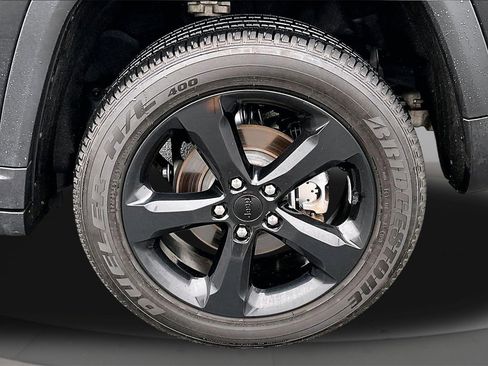 Certified 2023 Jeep Grand Cherokee Altitude image 36