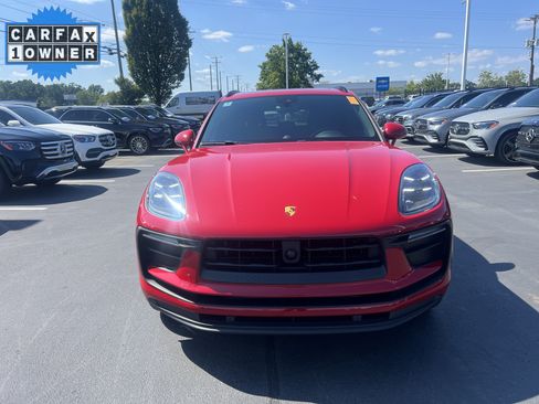 Used 2023 Porsche Macan AWD/4WD image 3