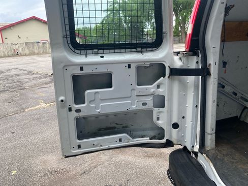 Used 2015 Chevrolet Express 2500 RWD image 16