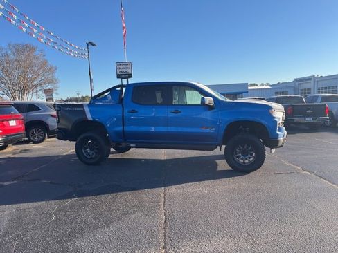 Used 2022 Chevrolet Silverado 1500 LT Trail Boss w/ LT Trail Boss Premium Package image 2