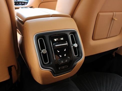 Used 2021 Aston Martin DBX image 26