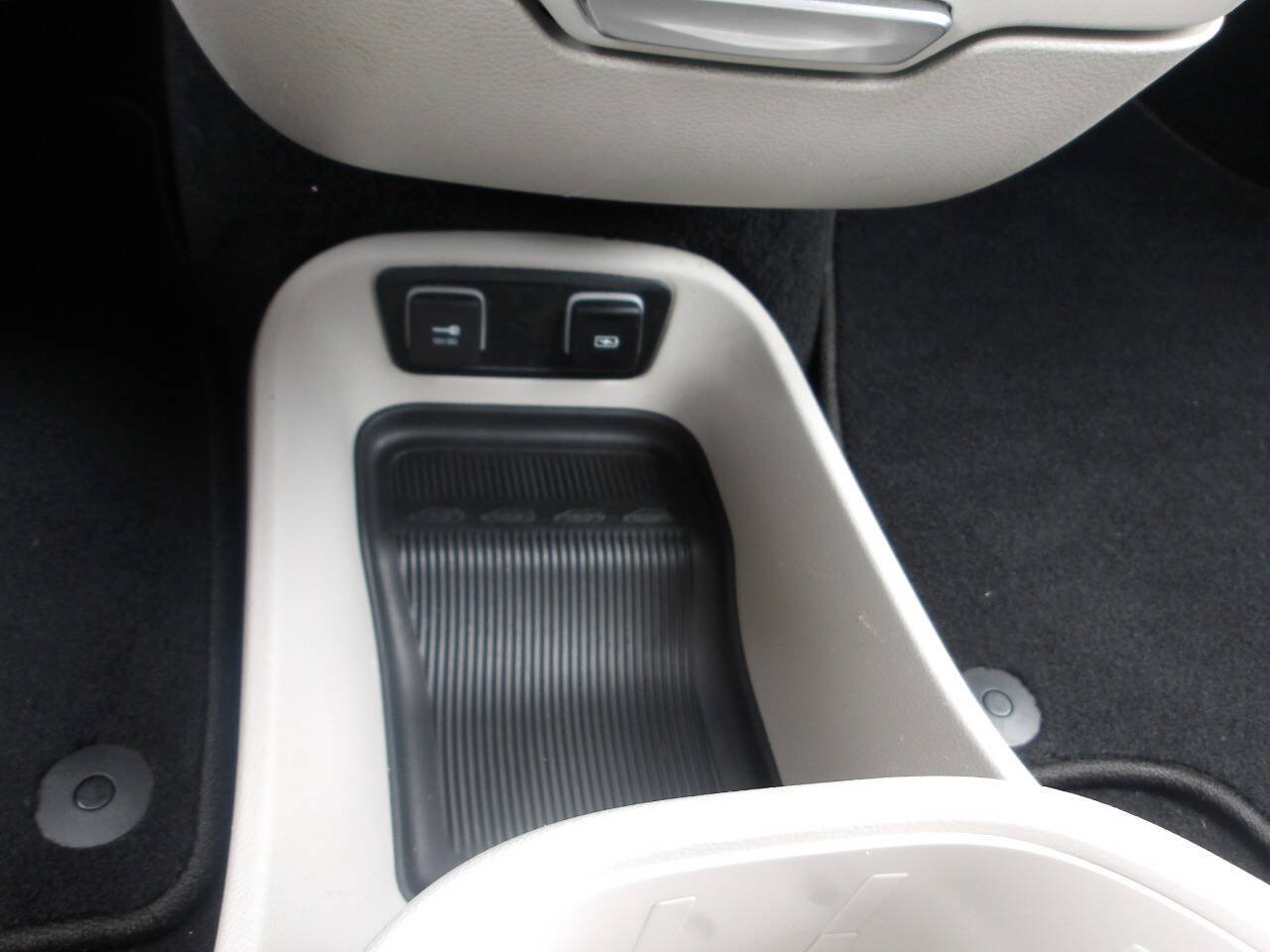 Used 2021 Chrysler Pacifica Touring-L w/ Uconnect Theater Family Group AWD/4WD image 18