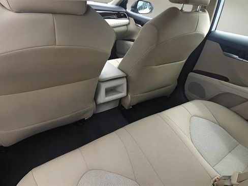 Used 2019 Toyota Camry LE w/ Carpet Mat Package FWD image 19